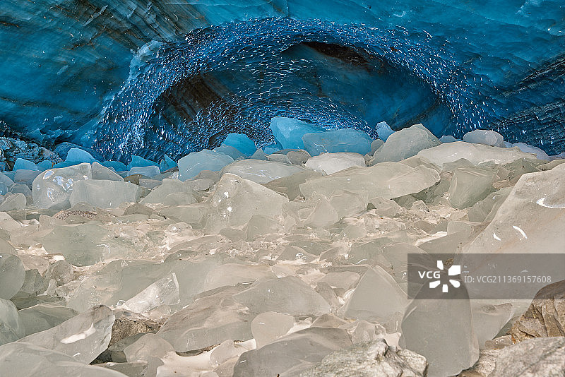 瑞士阿罗拉冰川冰面特写：转瞬即逝的美丽图片素材