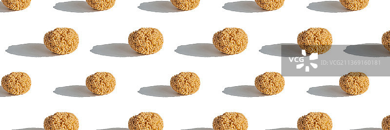 米色背景上的天然海绵图片素材