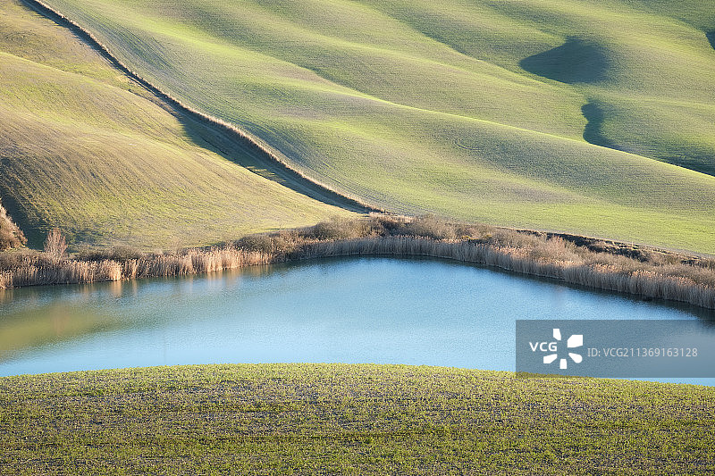 锡耶纳地区的小湖图片素材