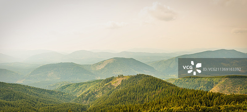 山间日落云雾景观，壮丽山景图片素材