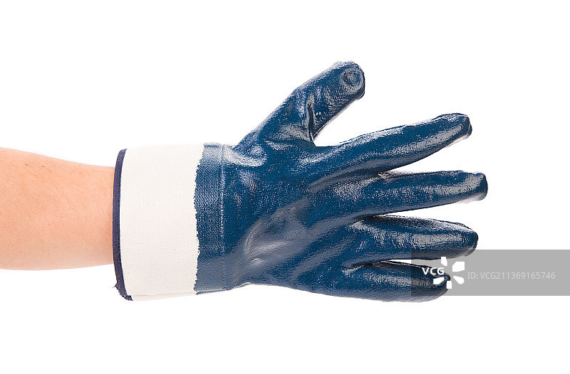 蓝色橡胶工作手套，戴手套的手的特写，白色背景，摩尔多瓦图片素材