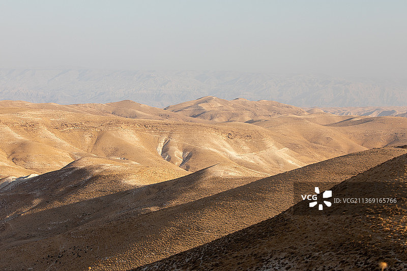 耶利哥附近的犹太沙漠山区景观，以色列沙漠风光图片素材