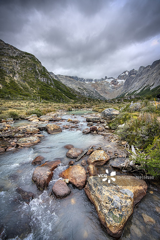 前往阿根廷火地岛翡翠湖的路上图片素材