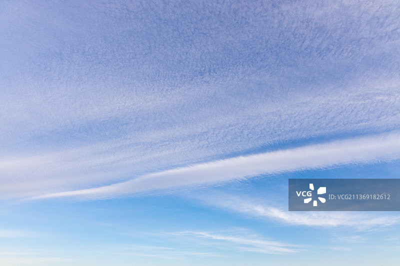 天空风景：蓝天白云之毛巾云图片素材