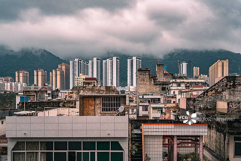阴雨天的广西桂平图片素材