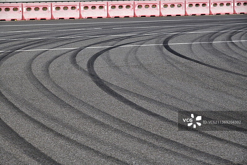 路面车行轨迹图片素材
