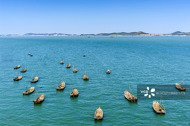 中国辽宁省大连市大长山岛的渔船图片素材