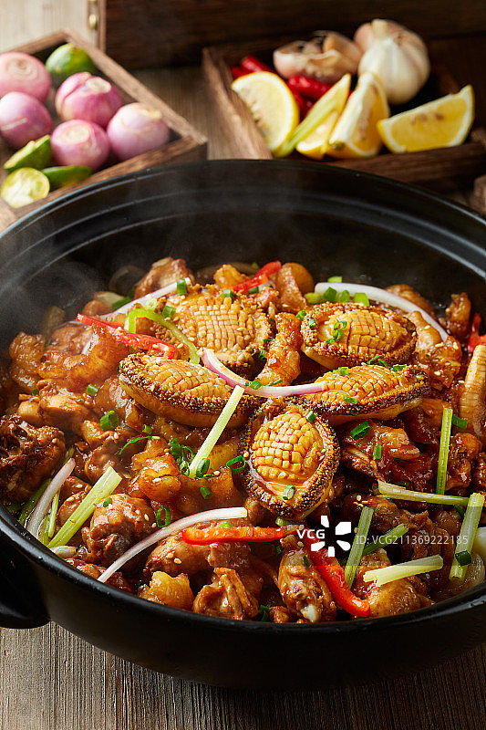 啫啫鲍鱼鸡煲图片素材