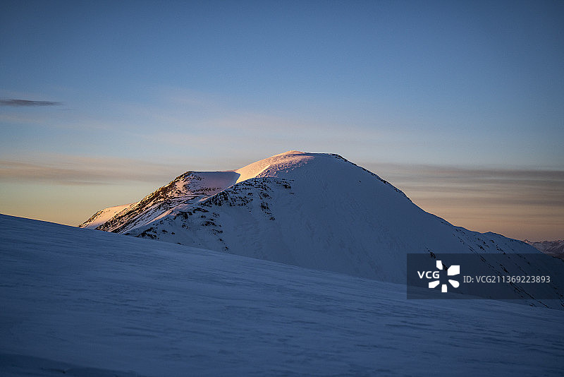 青海省门源县祁连山岗什卡雪峰冬季风光图片素材