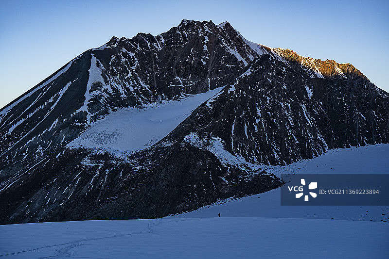 青海省门源县祁连山岗什卡雪峰冬季图片素材