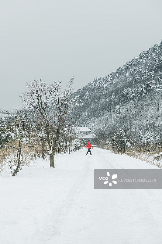 浙西天池徒步玩雪图片素材