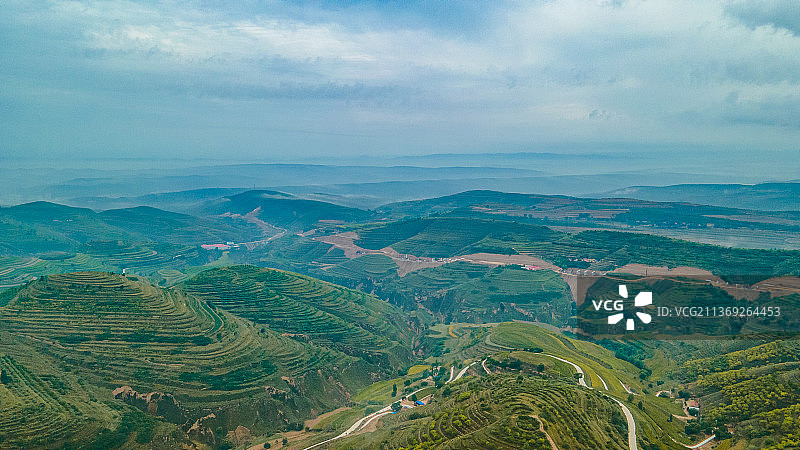 宁夏南部六盘山区彭阳旱作梯田图片素材