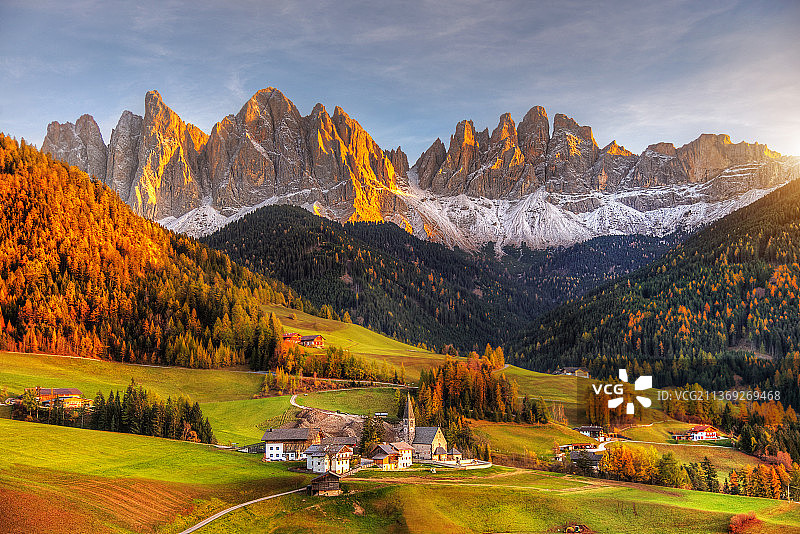 意大利法尔卡德秋季山脉的风景图片素材