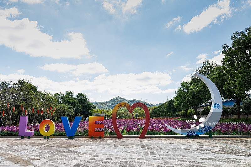 曼陀山庄广场月亮造型图片素材