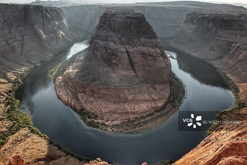 亚利桑那州马蹄湾岩层高角度视图图片素材
