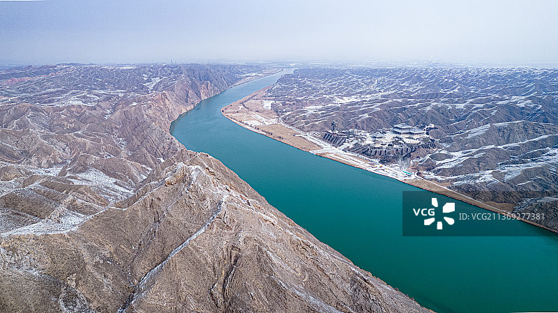 大雪后的宁夏青铜峡黄河大峡谷图片素材
