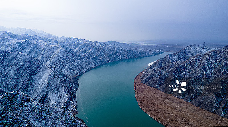 大雪后的宁夏青铜峡黄河大峡谷图片素材