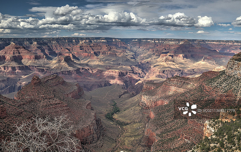 阴天时大峡谷的阳光与阴影航拍景观图片素材