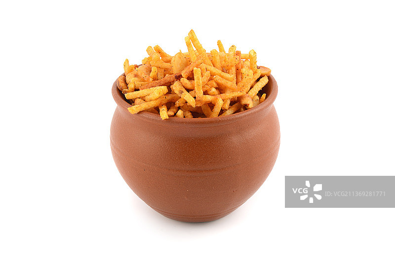 油炸咸味菜肴，碗装意面特写图片素材