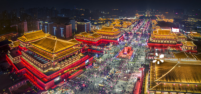 新年春节元宵节的西安大唐不夜城夜景花灯图片素材