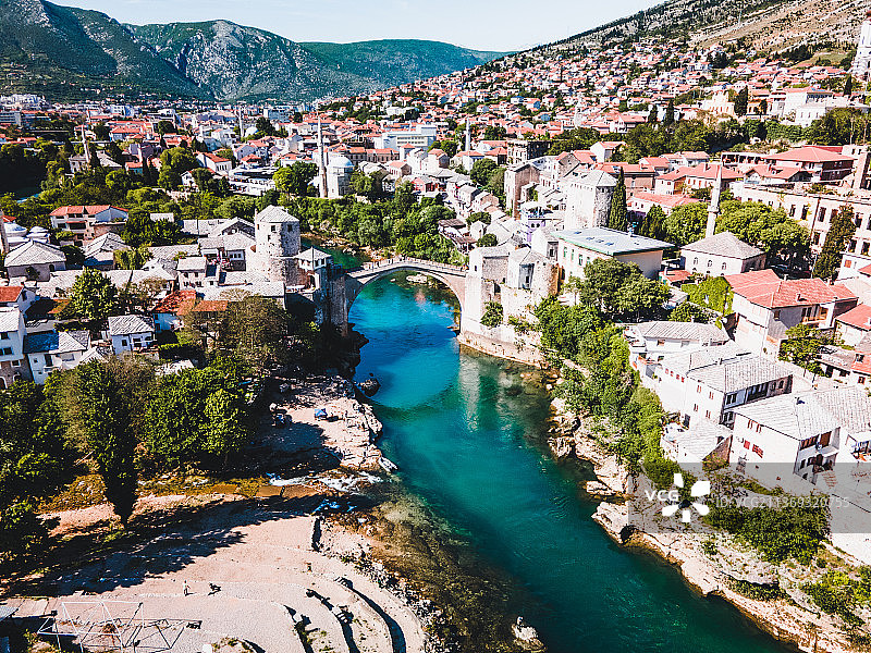 波斯尼亚和黑塞哥维那莫斯塔尔城镇海景鸟瞰图片素材
