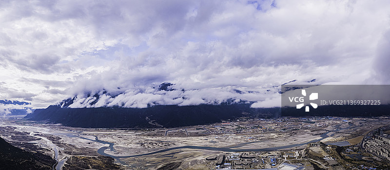 西藏被誉为神女眼泪的尼洋河风光图片素材