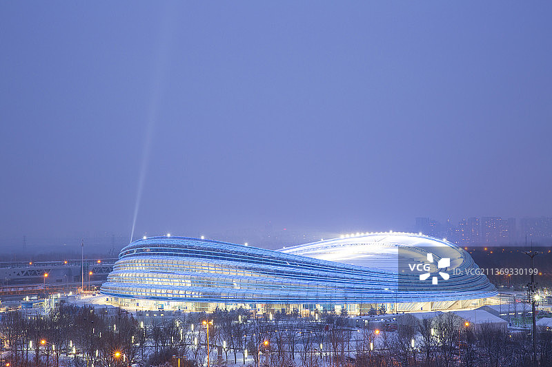 北京国家速滑馆冰丝带夜景雪景图片素材