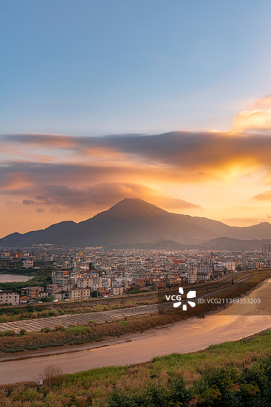 霞光之下的壶公山与木兰溪图片素材