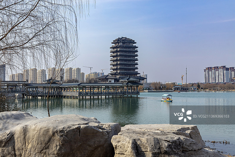 山东淄博齐盛湖公园海岱楼图片素材