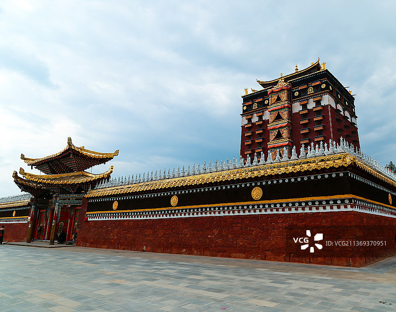 甘南合作寺米拉日巴佛阁建筑外部图片素材