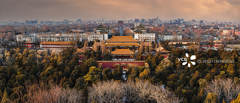 北京中轴线俯瞰景山寿皇殿和鼓楼图片素材