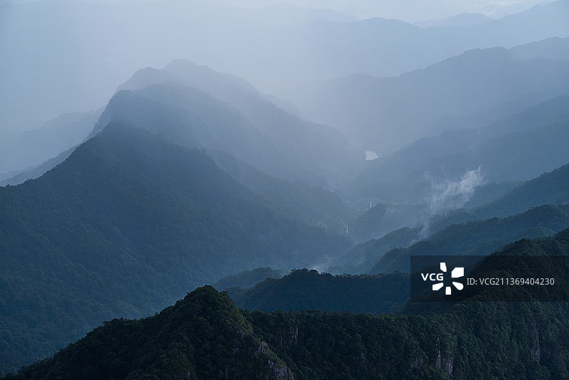 烟雨蒙蒙阴那山图片素材
