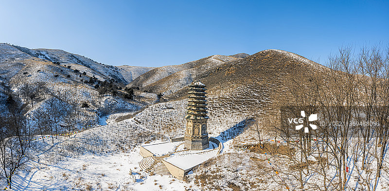 辽宁省葫芦岛市兴城市磨石沟古塔冬日雪景图片素材