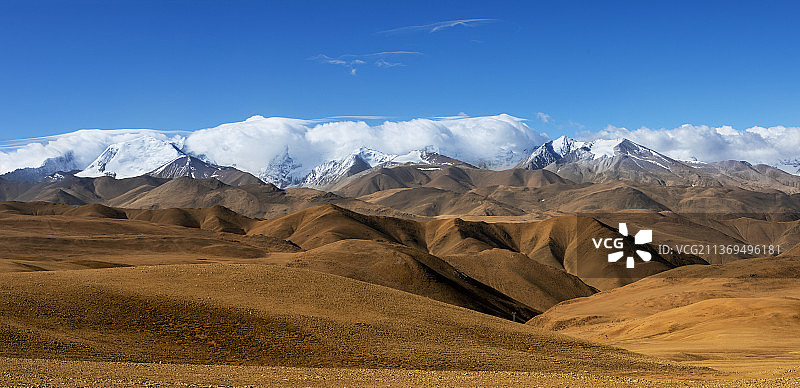走近马卡鲁山峰图片素材