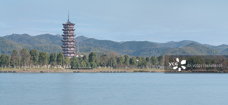 湖南岳阳临湘白云湖的宝塔图片素材