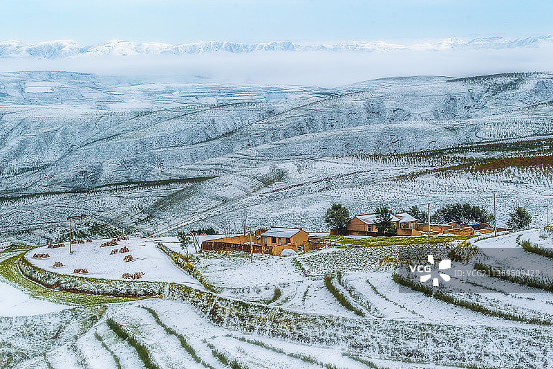 大雪后的黄土高坡图片素材