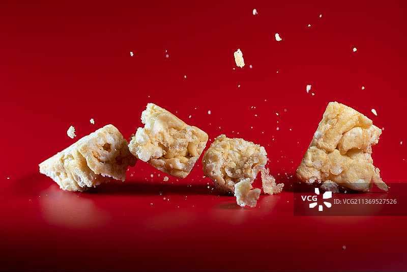 红色背景跳动的沙琪玛年货广告素材图片素材