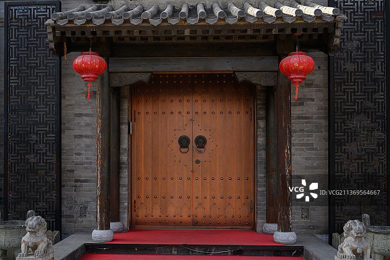 中国传统中式对开实木大门图片素材