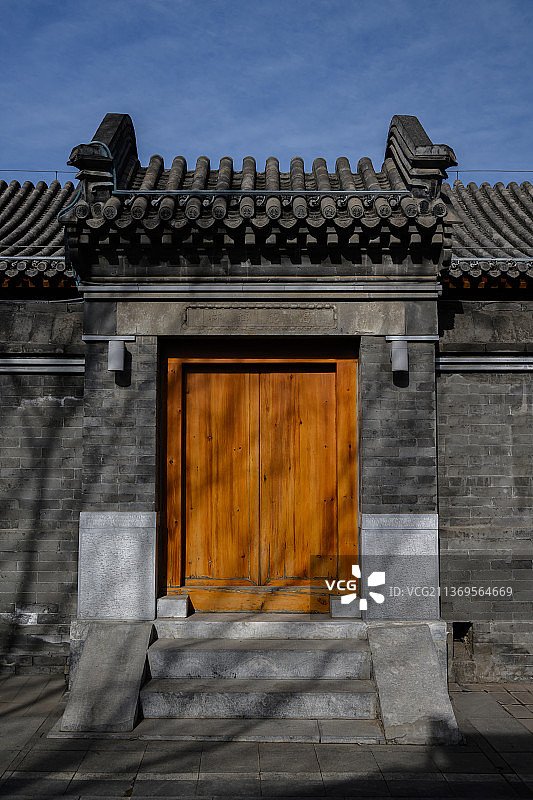 中国传统中式对开实木大门图片素材