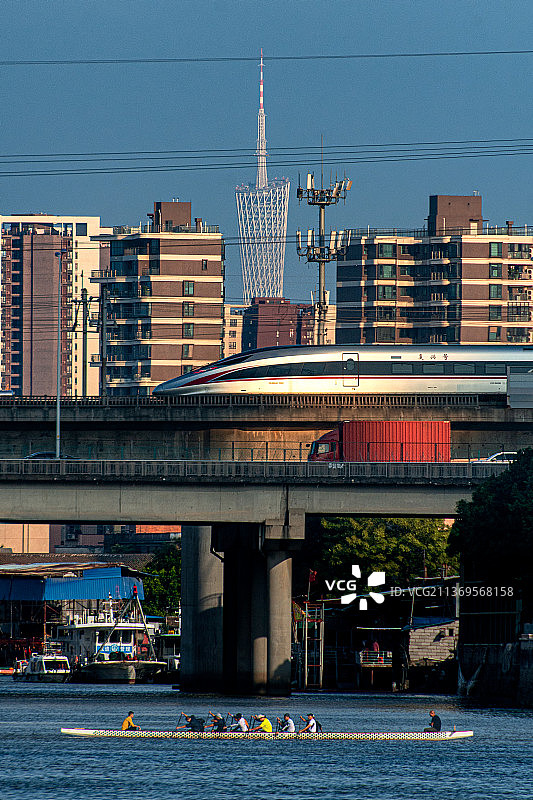 穿城而过……图片素材