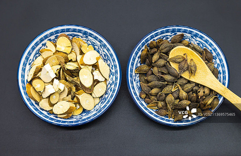 传统中医药-桑枝和连翘图片素材