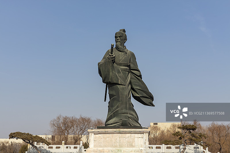 山东淄博临淄太公湖公园齐祖广场姜子牙雕塑图片素材