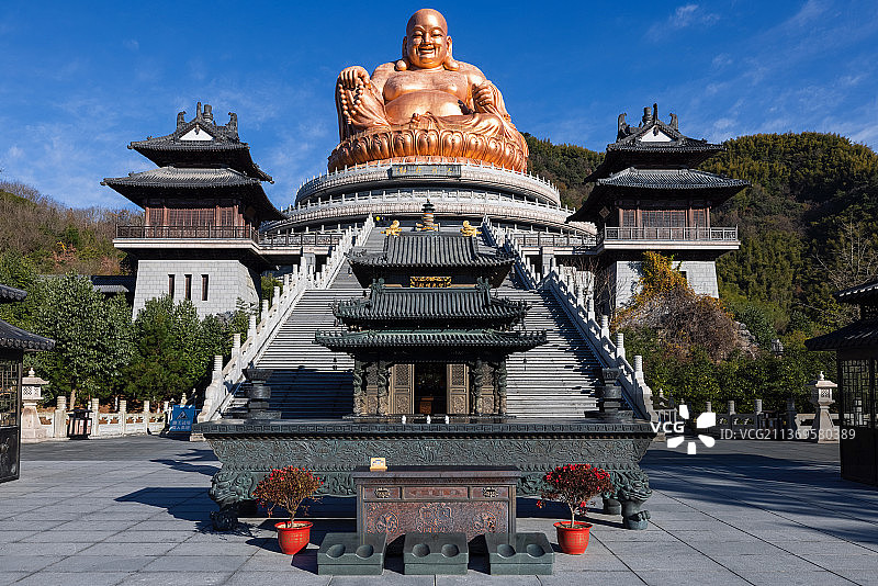 浙江省宁波市雪窦寺人间弥勒大佛铜造像图片素材