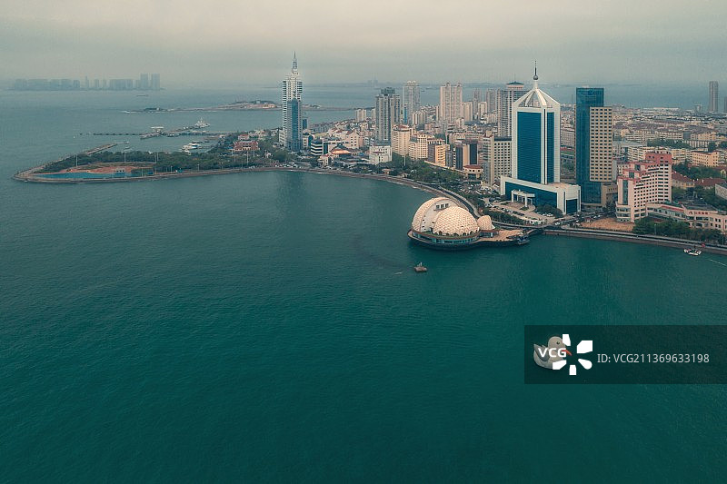 航拍青岛日落前海边风光图片素材