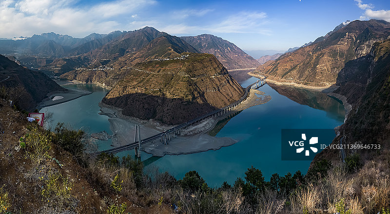 瀑布沟电站水库汉源湖雅西高速穿行峡谷湖泊壮观自然风光图片素材