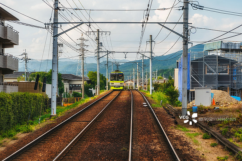 日本京都城市街道与铁路道口夏季户外城市风光图片素材