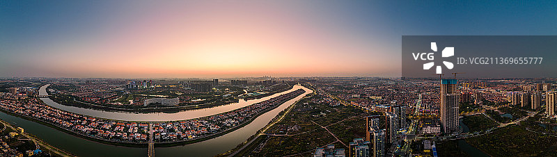 航拍佛山顺德三龙湾夜景蓝调全景 陈村新城 佛陈路图片素材