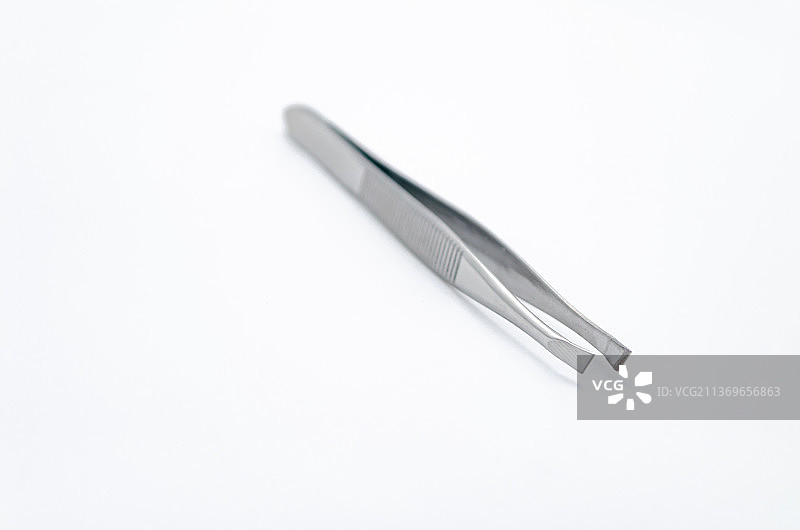 亚洲中国内室内影棚拍摄静物，一个生活用品镊子图片素材