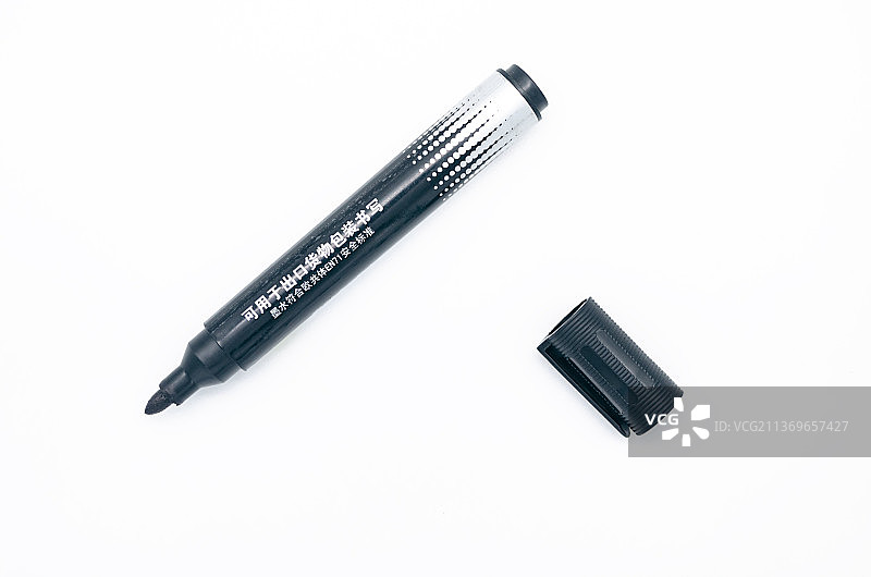 亚洲中国内室内影棚拍摄静物，一个黑色的记号笔图片素材