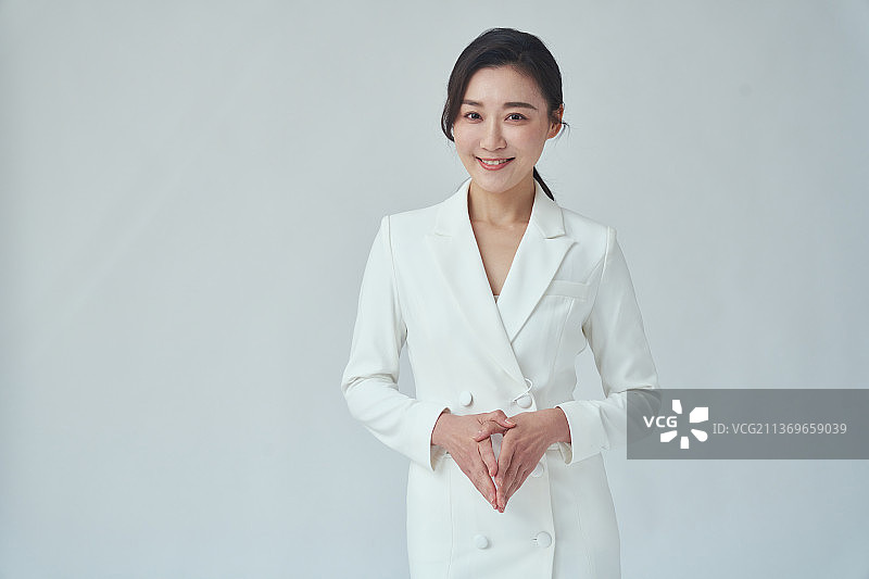 棚拍白背景商务女性图片素材